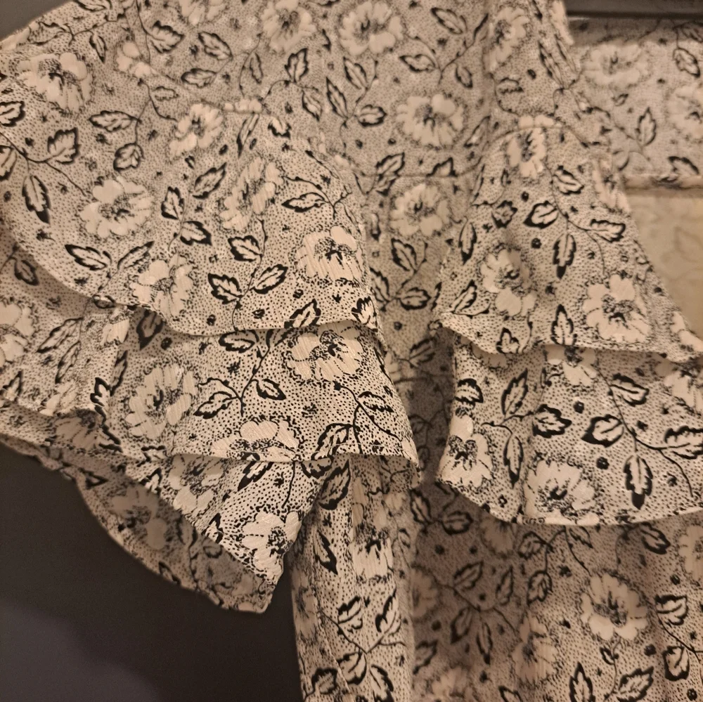100% silk Rebecca Taylor Floral Ruffle Sleeve Dress - Picture 5 of 6